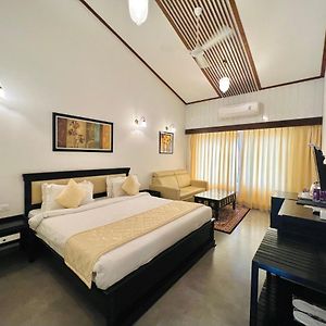 Queen Room Garden View